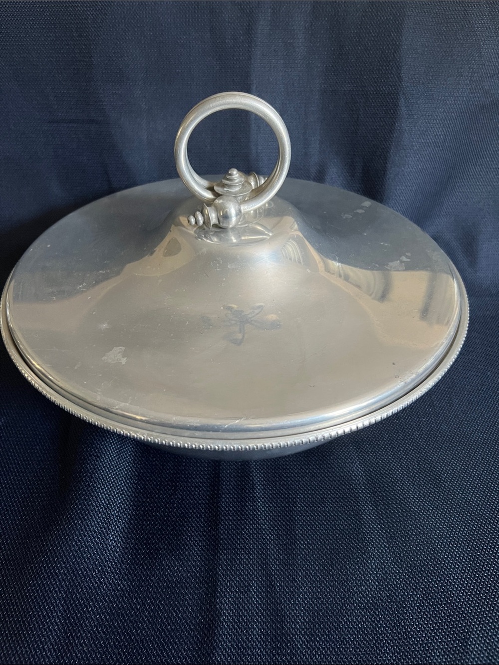 Classic Covered Serving Dish with Decorative Ring Handle -Pyrex  595 Split Dish
